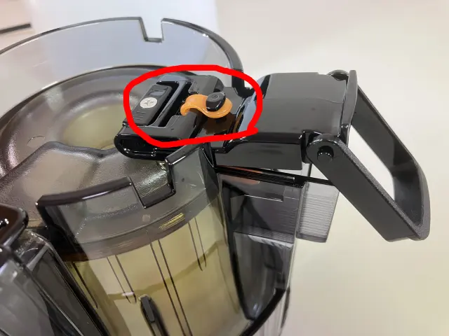 H70FT ドラム裏側の搾りカス抽出口の弁